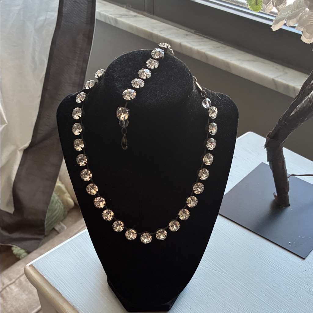 Sabika Silver Crystal Necklace Set